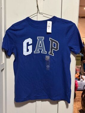 NWT Kids gap shirt size M